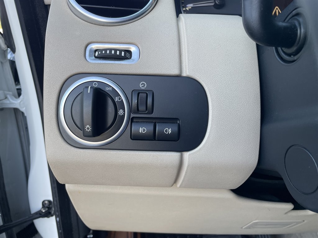2016 Land Rover LR4 - $13,999