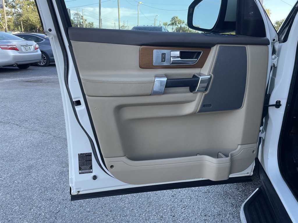 2016 Land Rover LR4 - $13,999