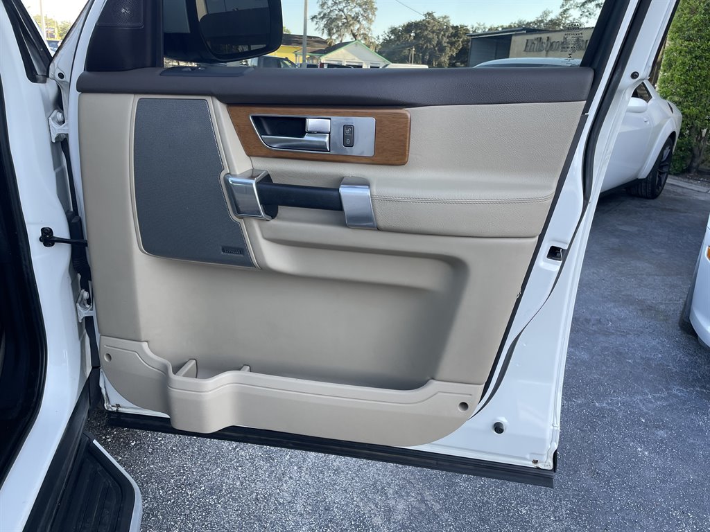 2016 Land Rover LR4 - $13,999