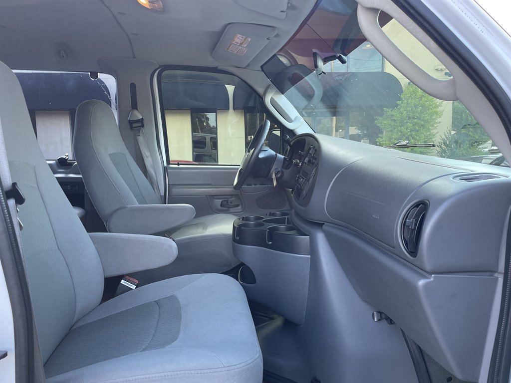 2007 Ford E-350 - $14,999