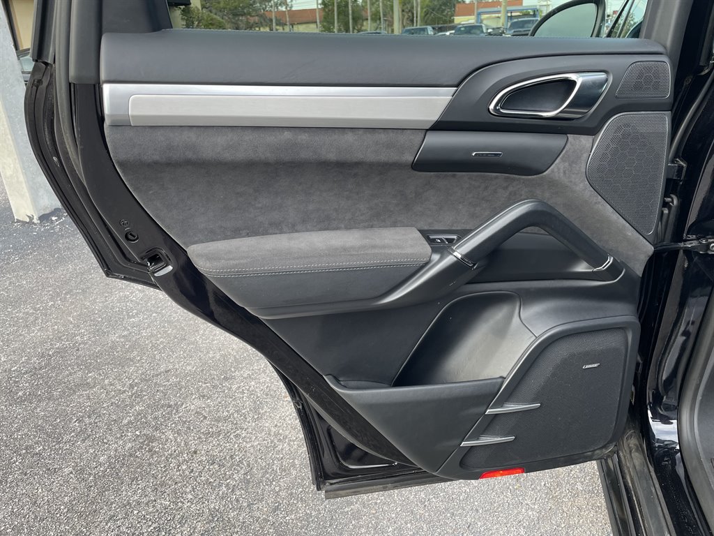 2014 Porsche Cayenne GTS photo