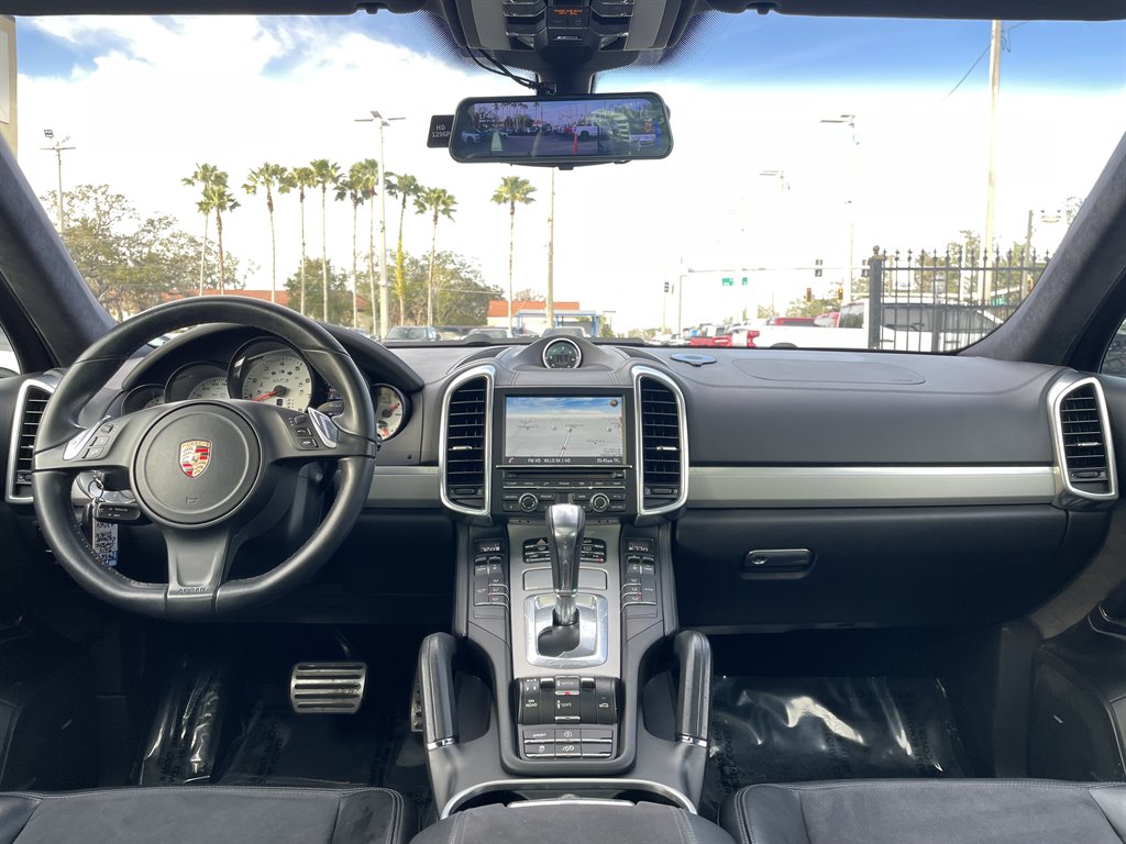 2014 Porsche Cayenne GTS photo