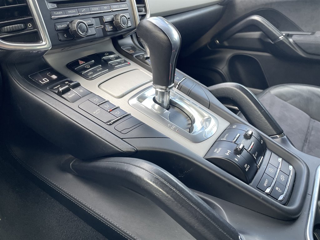 2014 Porsche Cayenne GTS photo