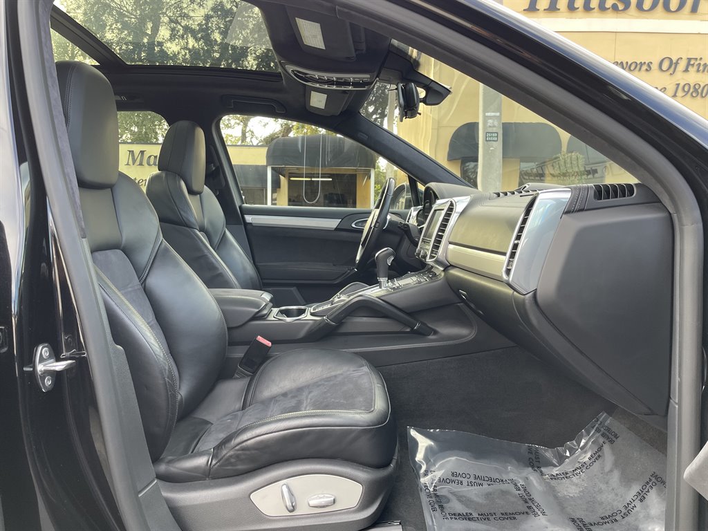 2014 Porsche Cayenne GTS photo