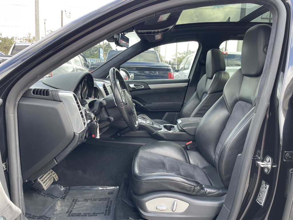 2014 Porsche Cayenne GTS photo