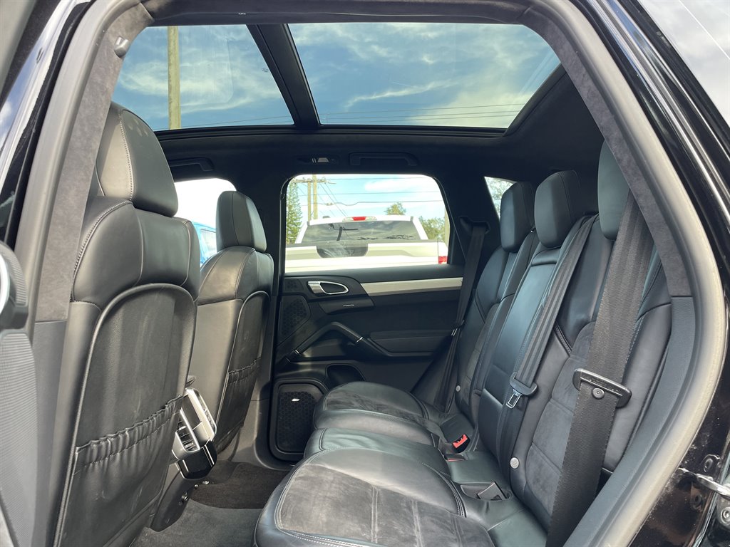 2014 Porsche Cayenne GTS photo