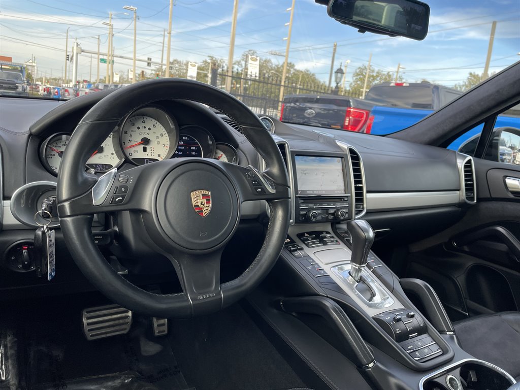 2014 Porsche Cayenne GTS photo