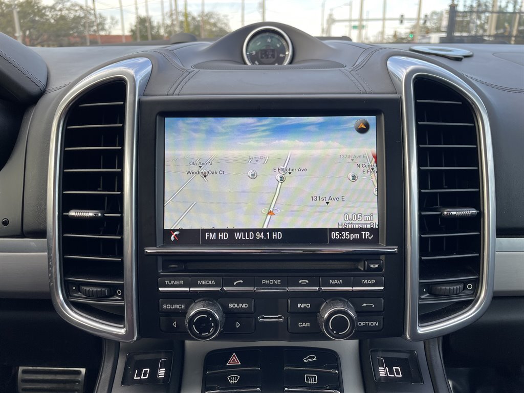 2014 Porsche Cayenne GTS photo