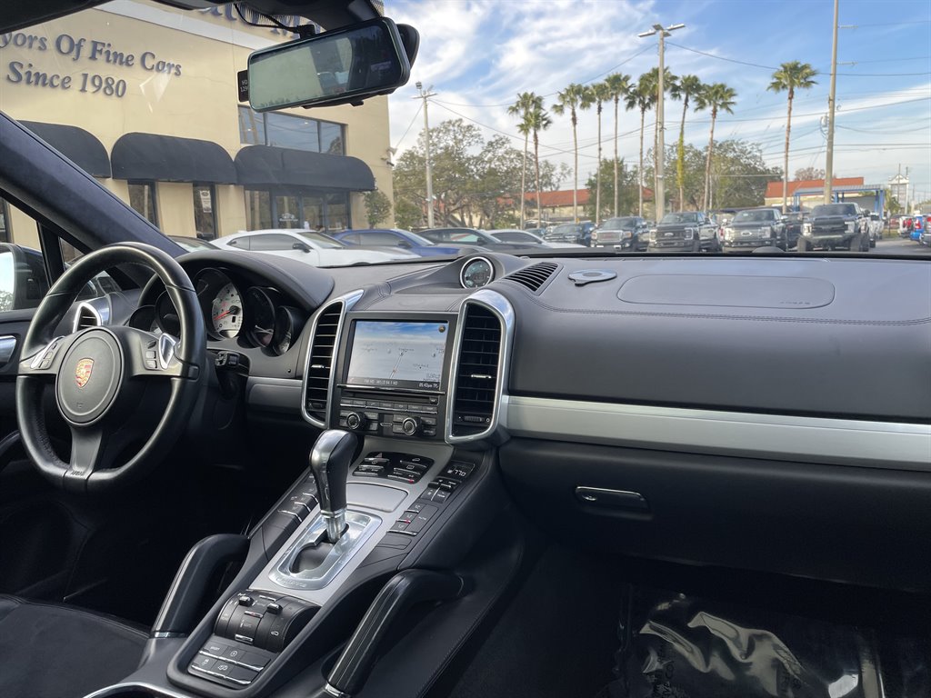 2014 Porsche Cayenne GTS photo