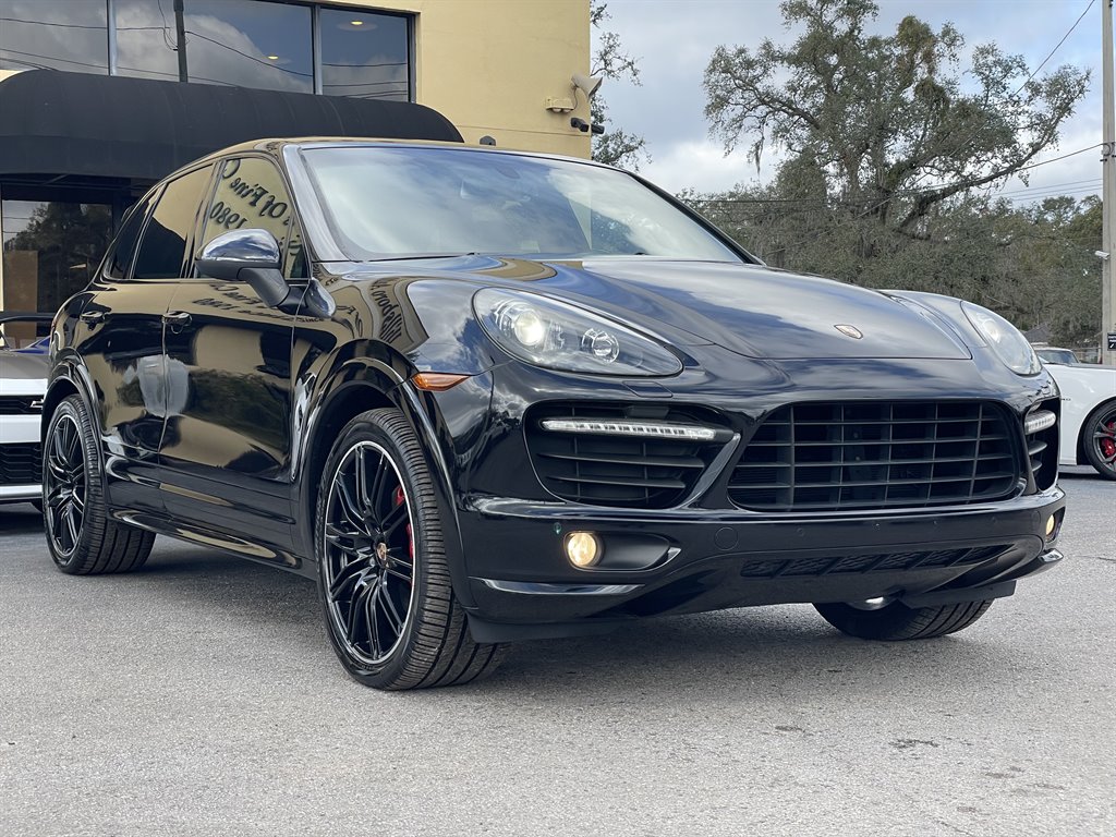 2014 Porsche Cayenne GTS photo