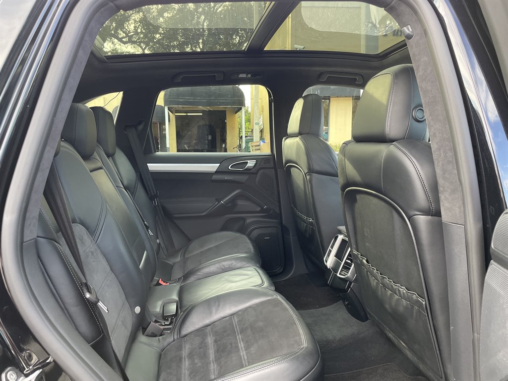 2014 Porsche Cayenne GTS photo