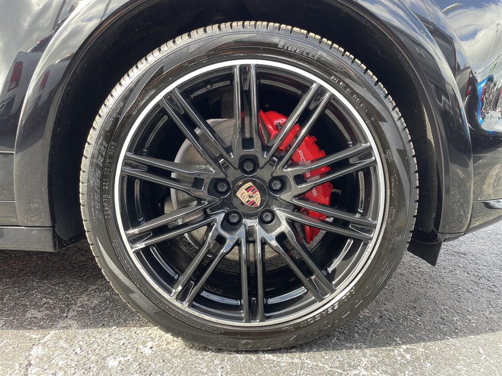 2014 Porsche Cayenne GTS photo