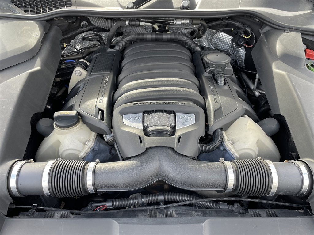 2014 Porsche Cayenne GTS photo