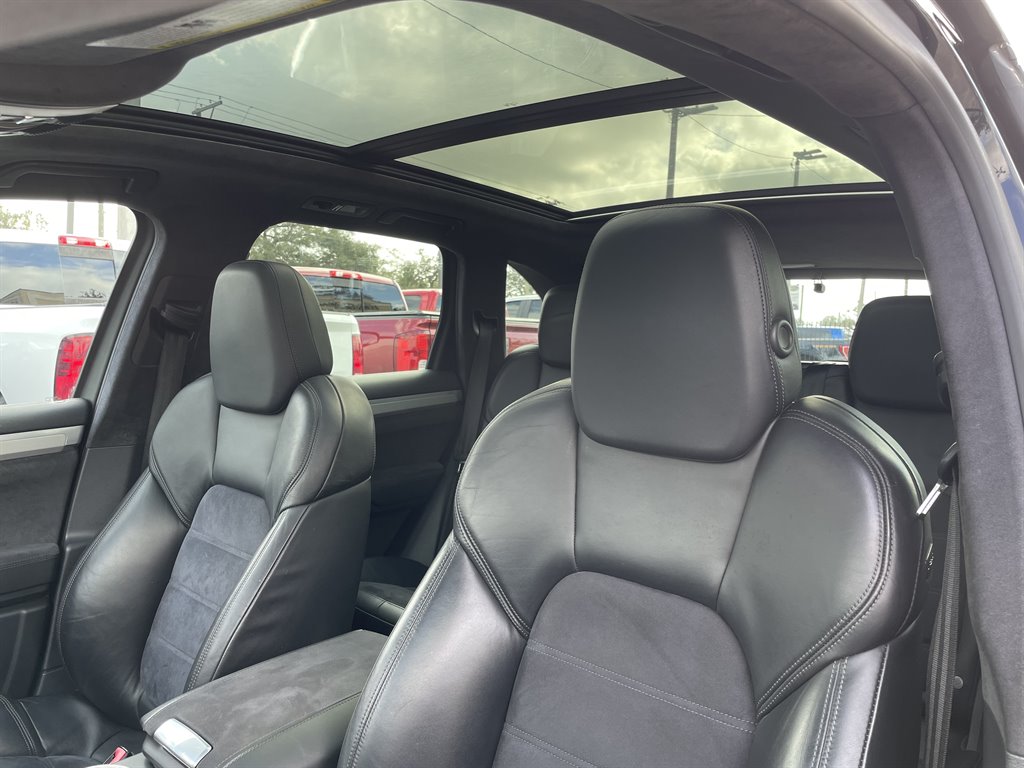 2014 Porsche Cayenne GTS photo