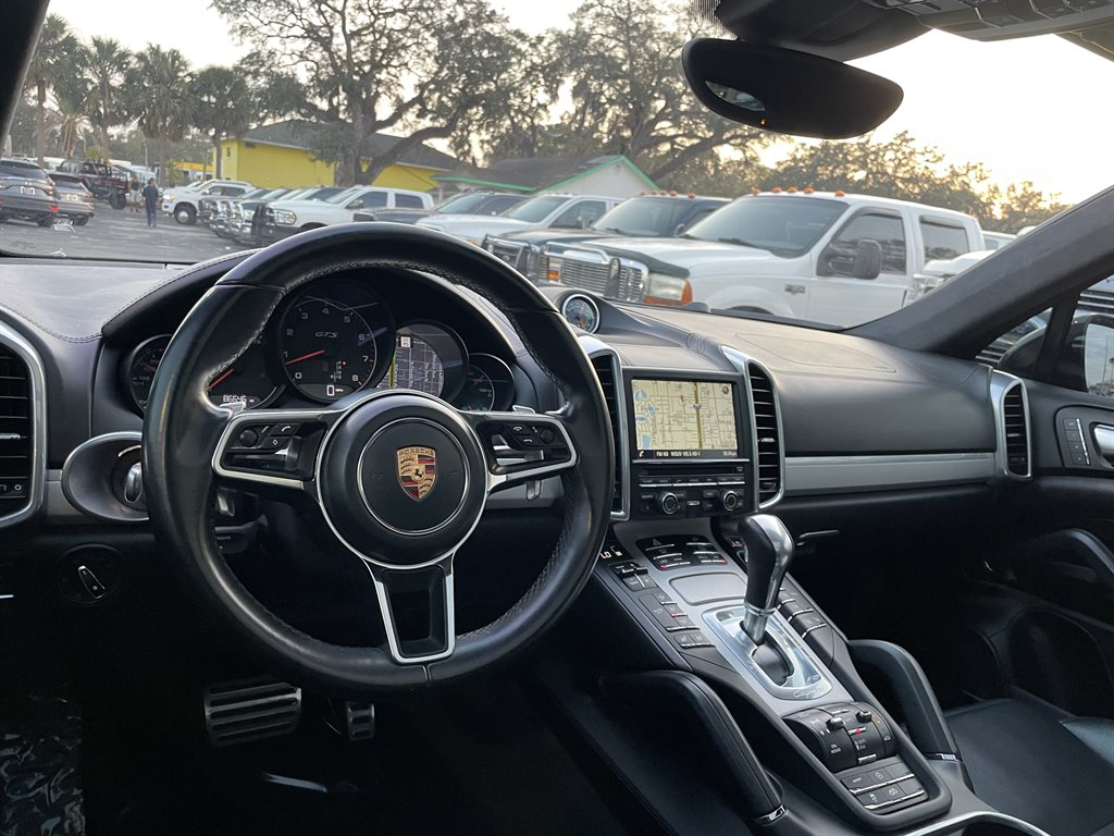 2016 Porsche Cayenne GTS photo
