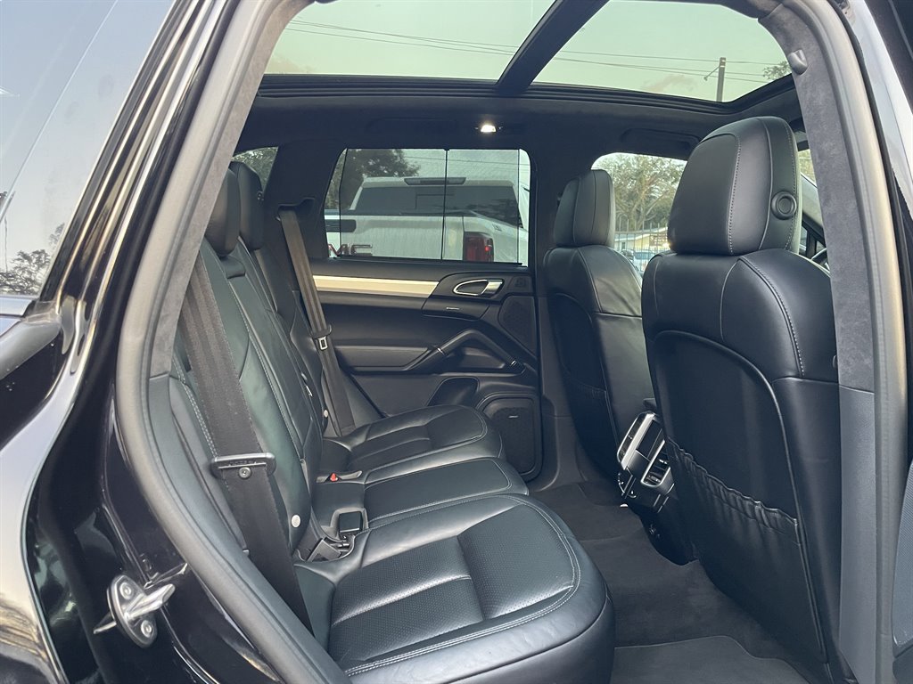 2016 Porsche Cayenne GTS photo