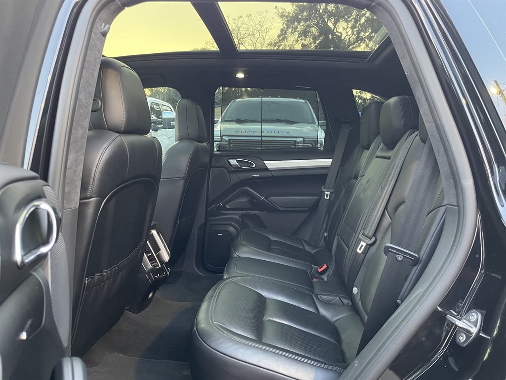 2016 Porsche Cayenne GTS photo