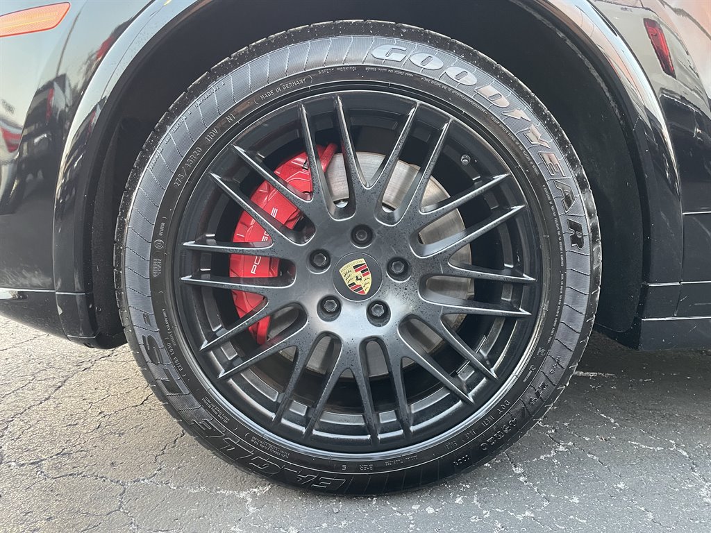 2016 Porsche Cayenne GTS photo