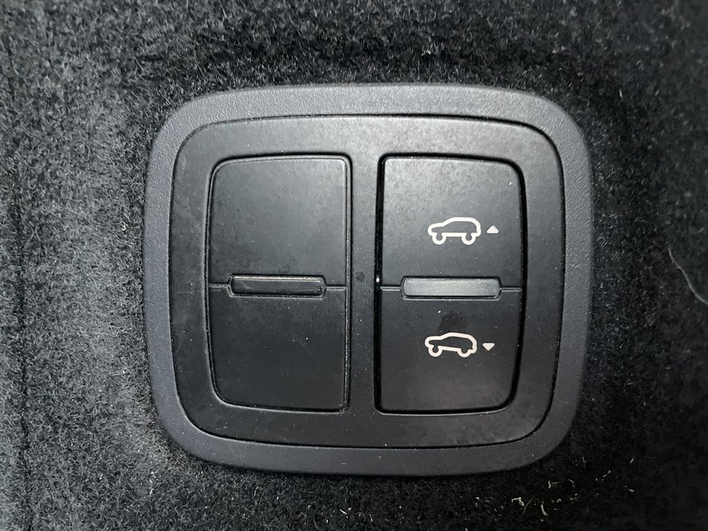 2016 Porsche Cayenne GTS photo