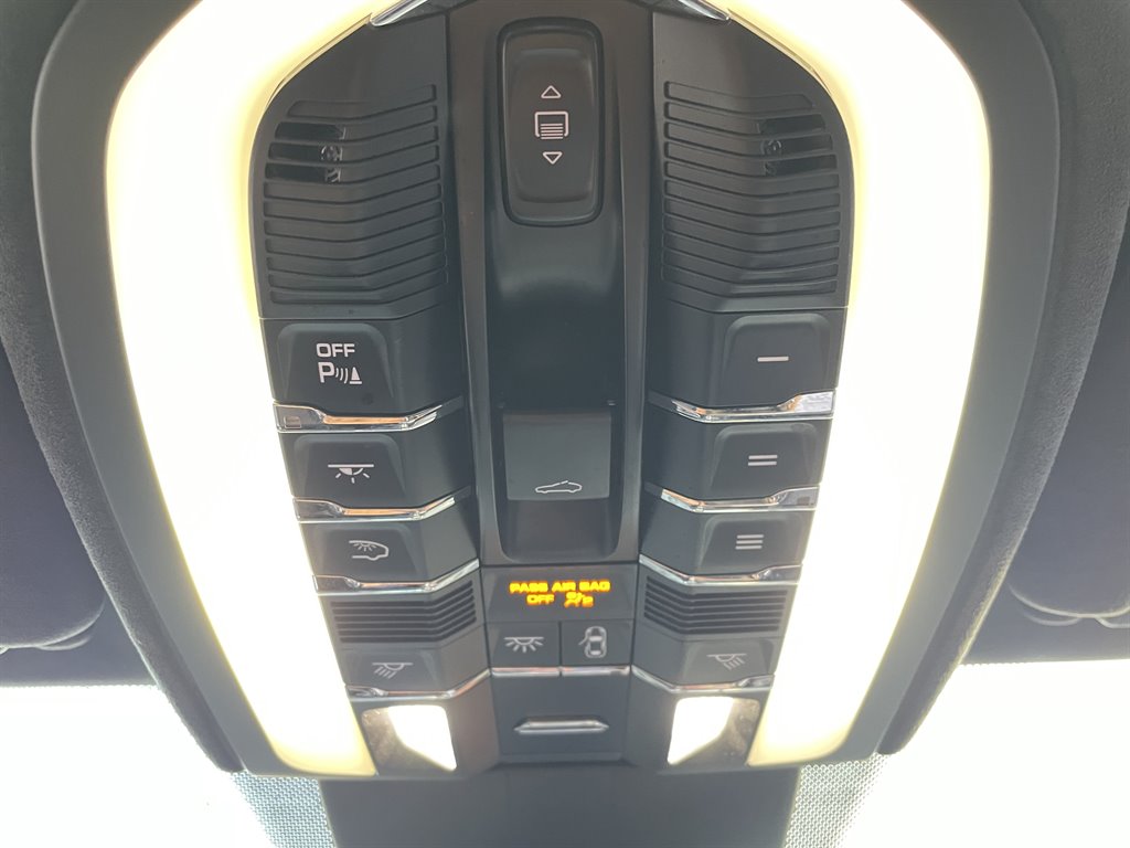 2016 Porsche Cayenne GTS photo