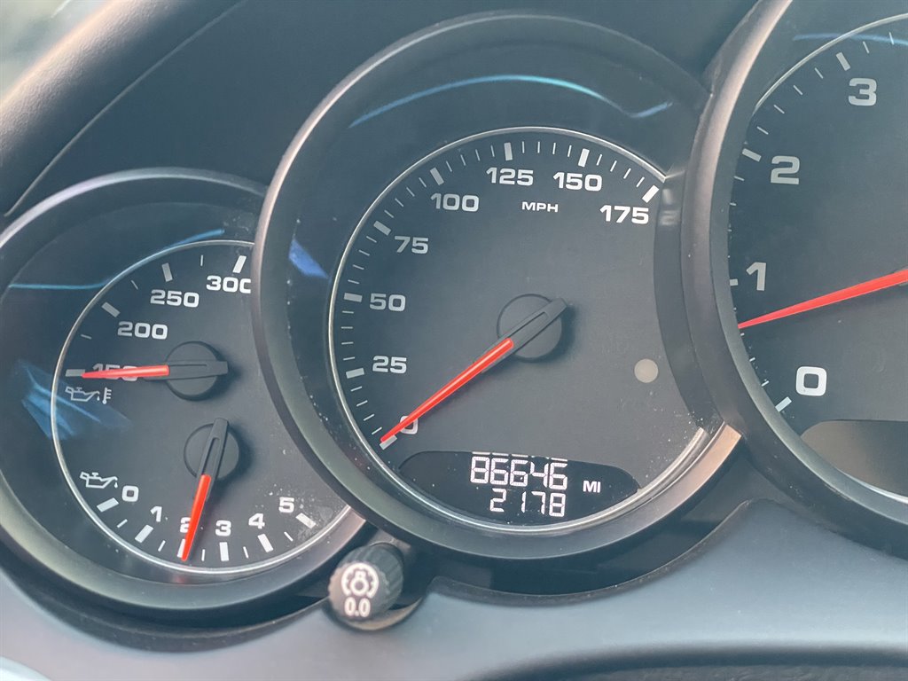 2016 Porsche Cayenne GTS photo