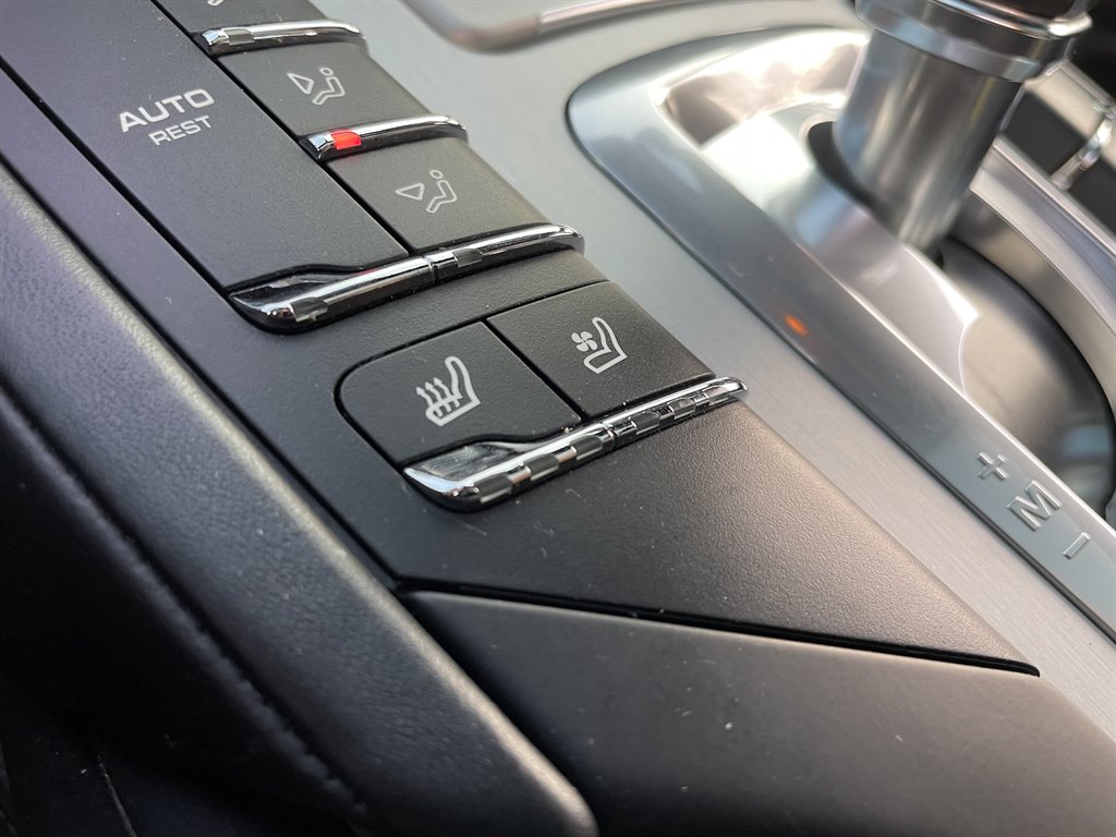 2016 Porsche Cayenne GTS photo