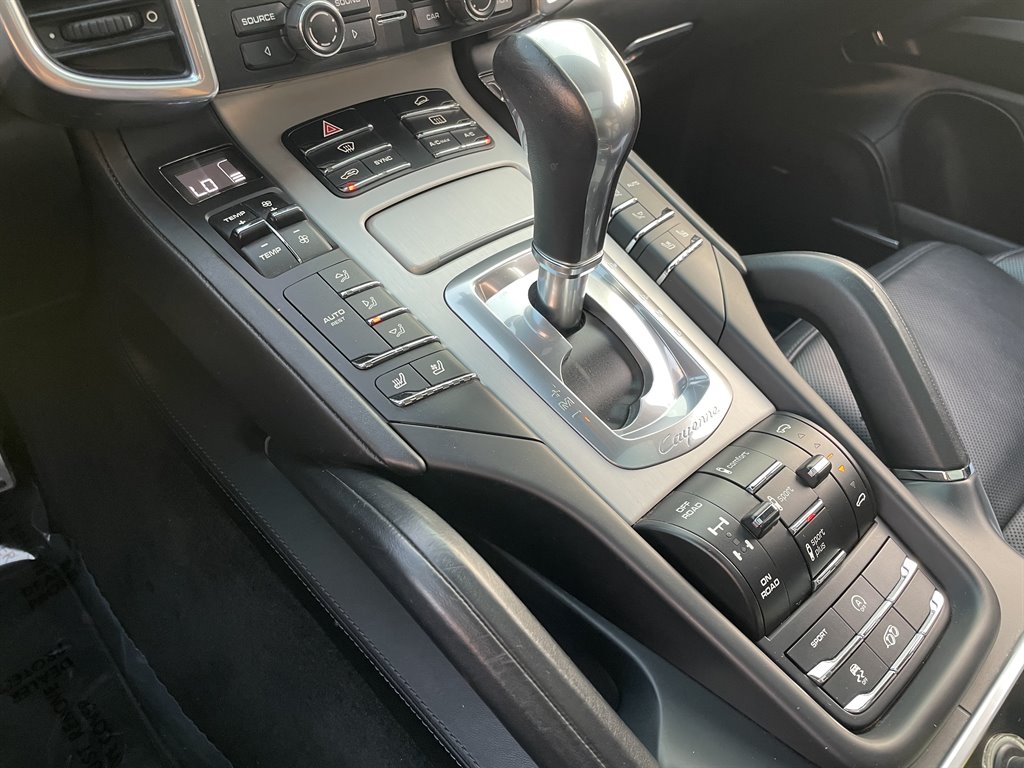 2016 Porsche Cayenne GTS photo