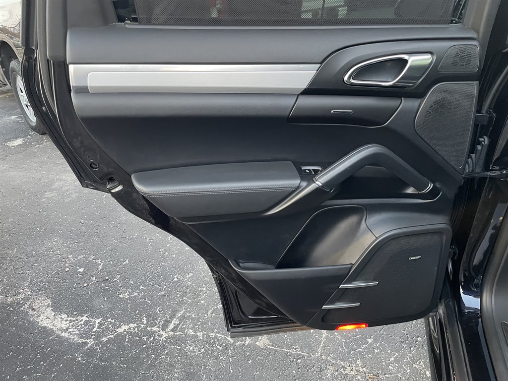 2016 Porsche Cayenne GTS photo