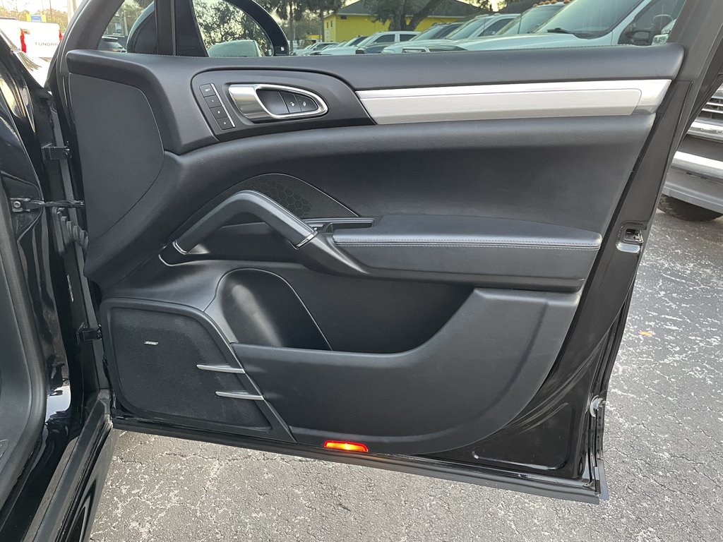 2016 Porsche Cayenne - $32,999
