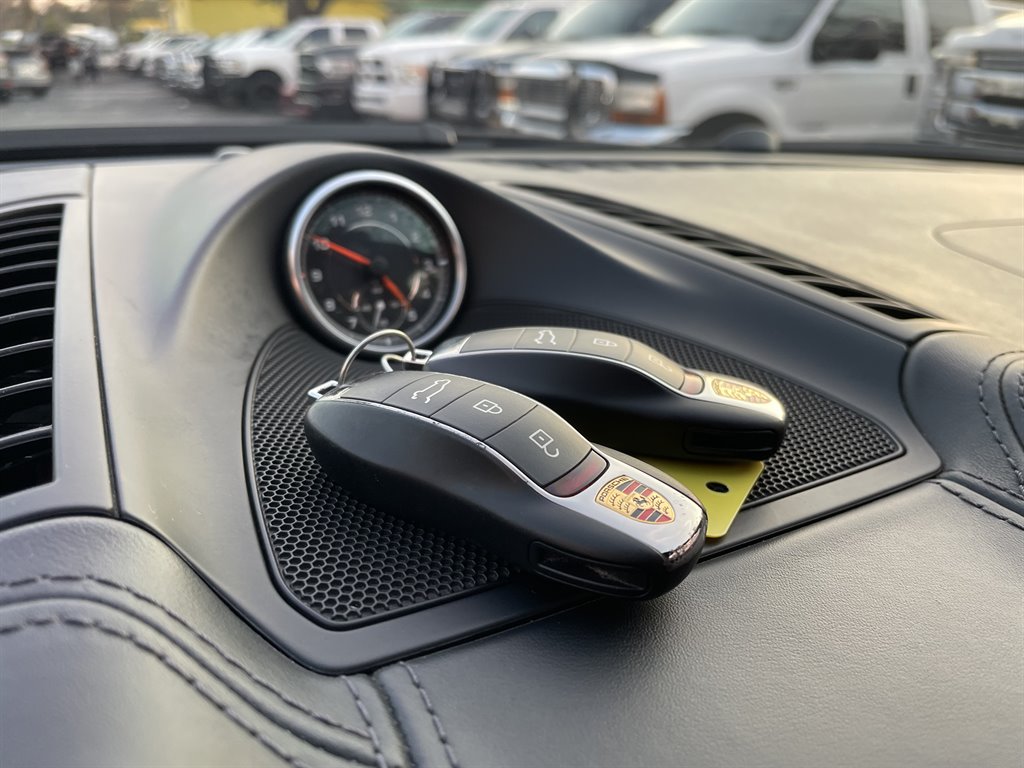 2016 Porsche Cayenne GTS photo
