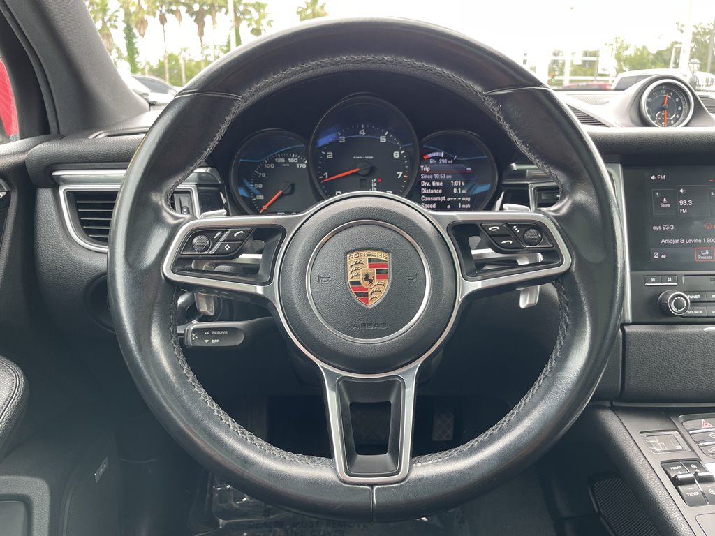 2017 Porsche Macan photo
