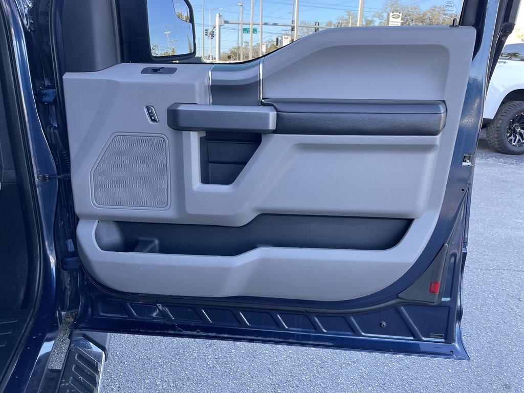 2015 Ford F150 XLT photo