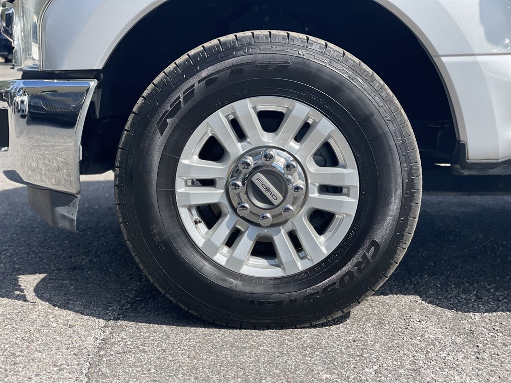 2017 Ford F-350 - $27,999