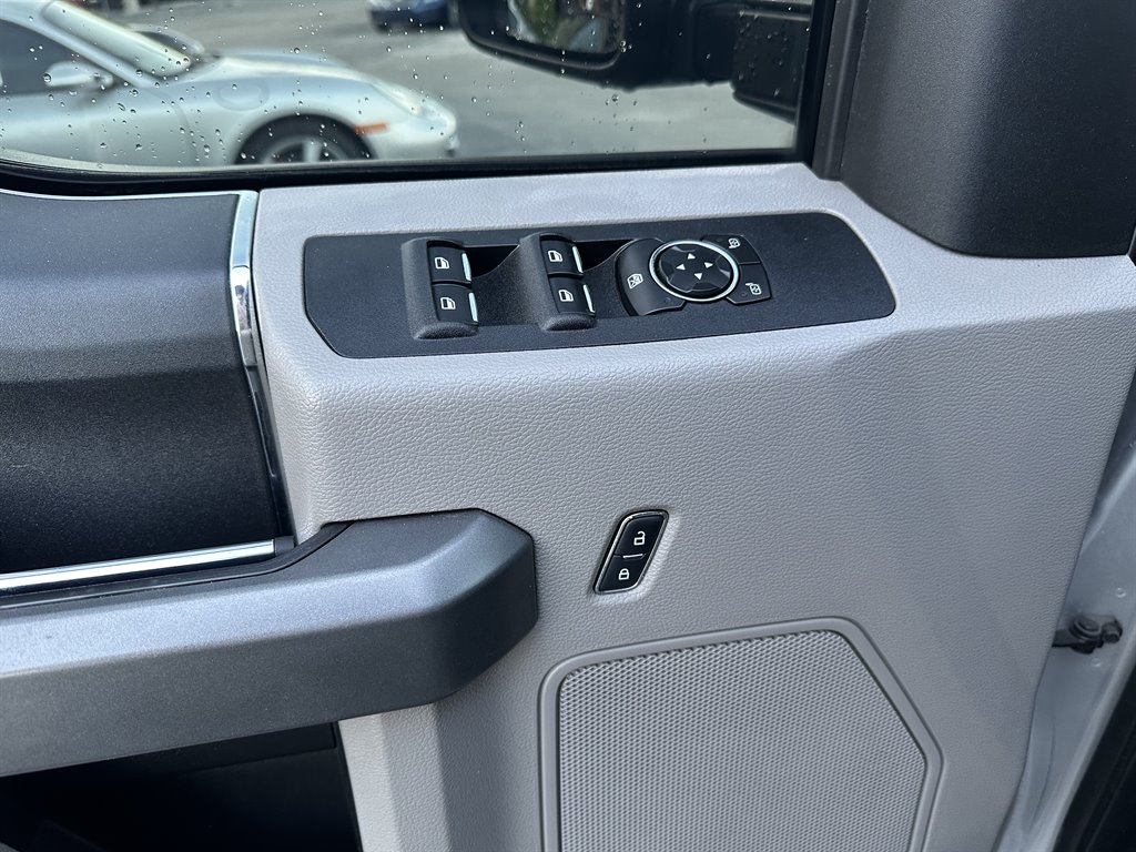 2017 Ford F-350 - $27,999