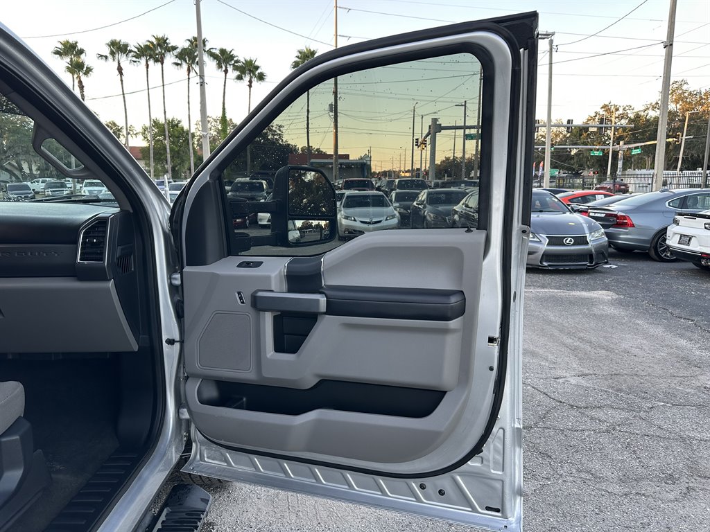 2017 Ford F-350 - $27,999
