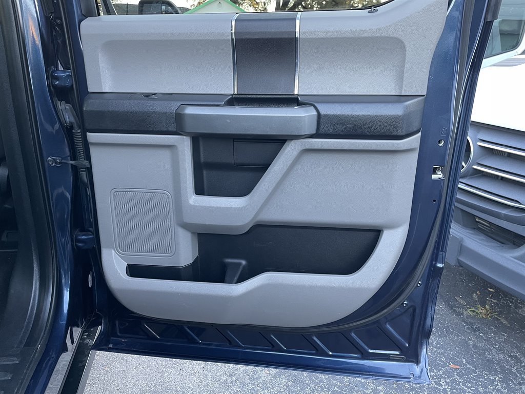 2016 Ford F150 XLT photo