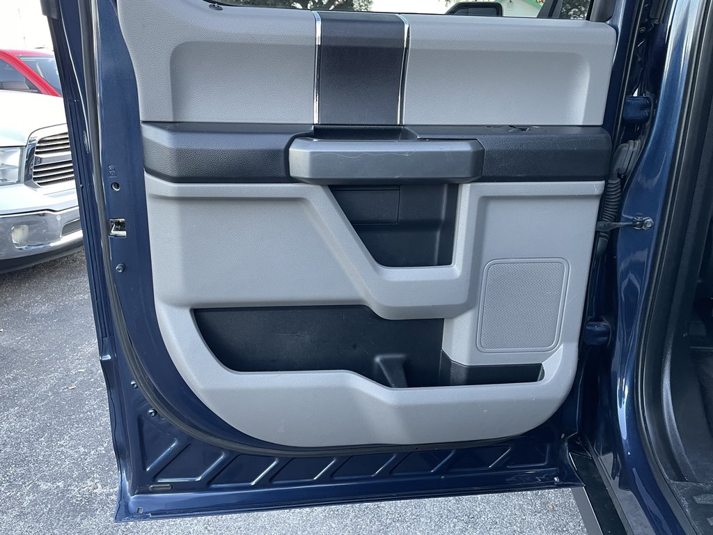 2016 Ford F150 XLT photo