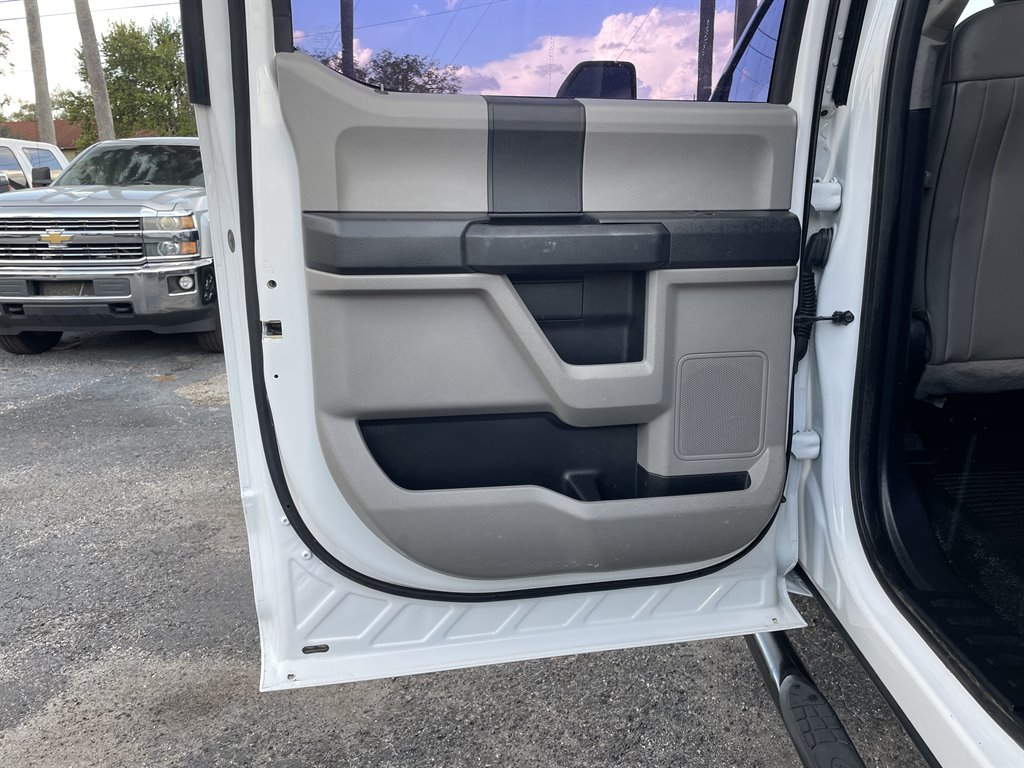 2017 Ford F-250 - $22,999