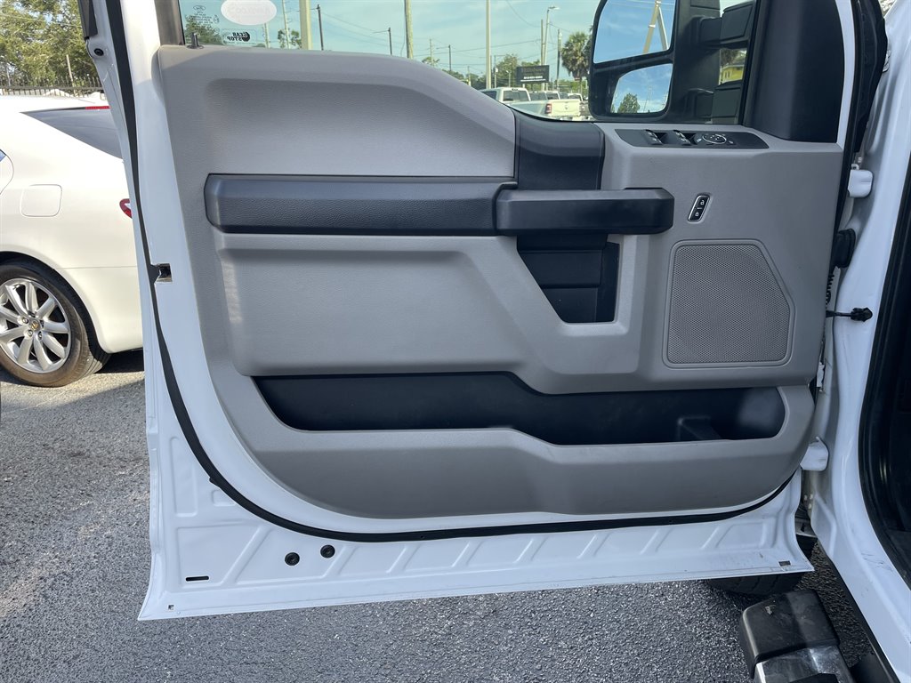 2019 Ford F-350 - $32,999