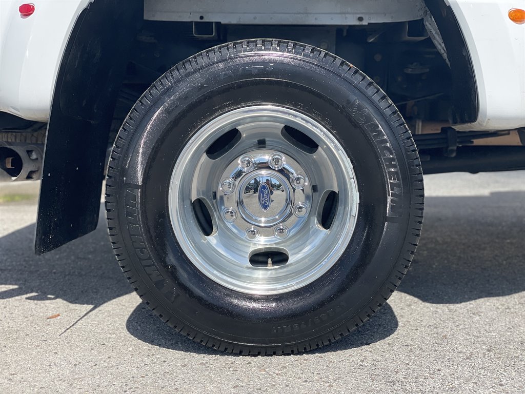 2019 Ford F-350 - $32,999