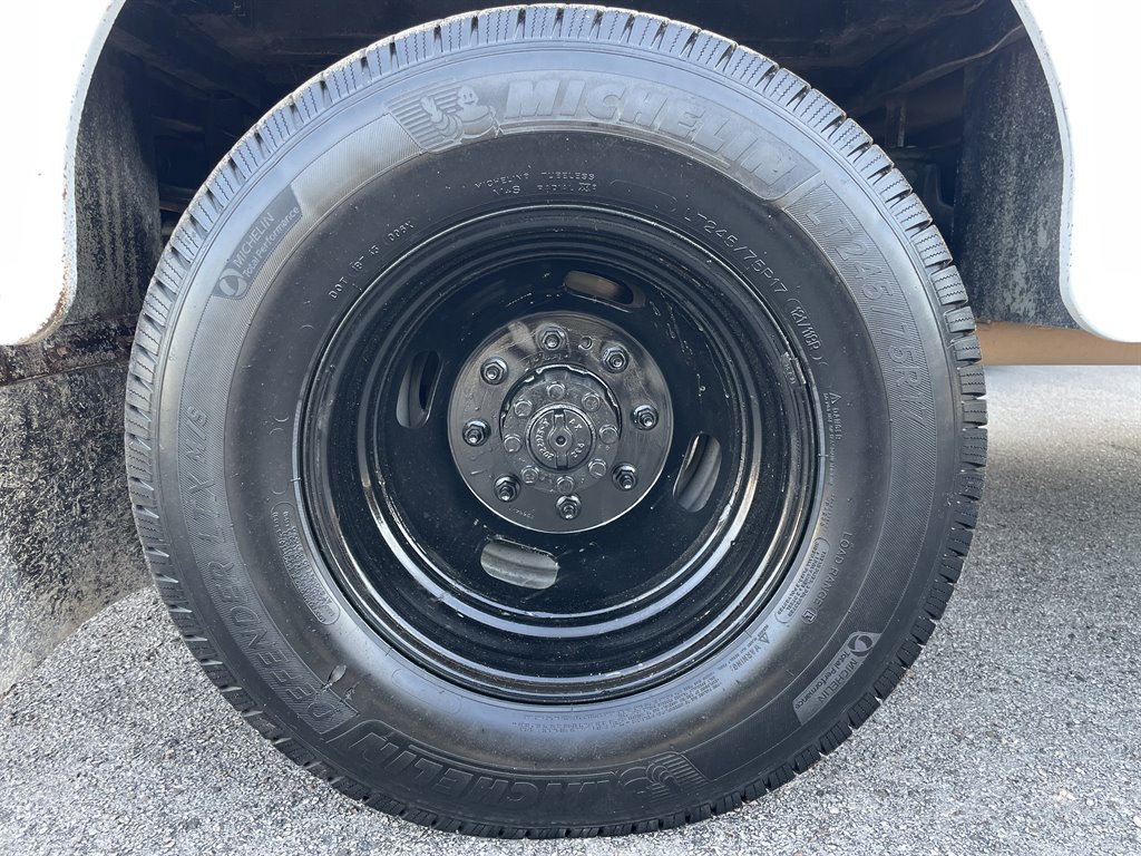 2017 Ford F-350 - $25,999
