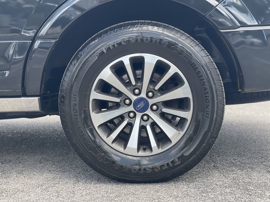 2015 Ford Expedition - $17,999