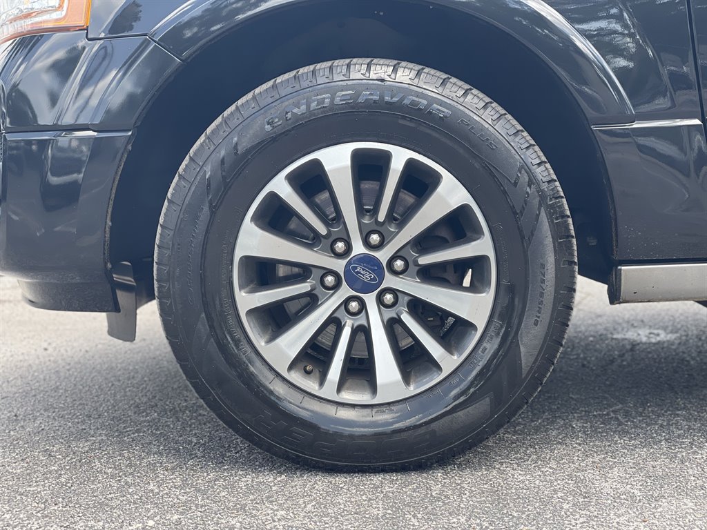 2015 Ford Expedition - $17,999