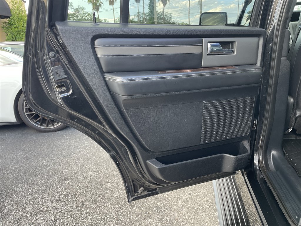 2015 Ford Expedition - $17,999