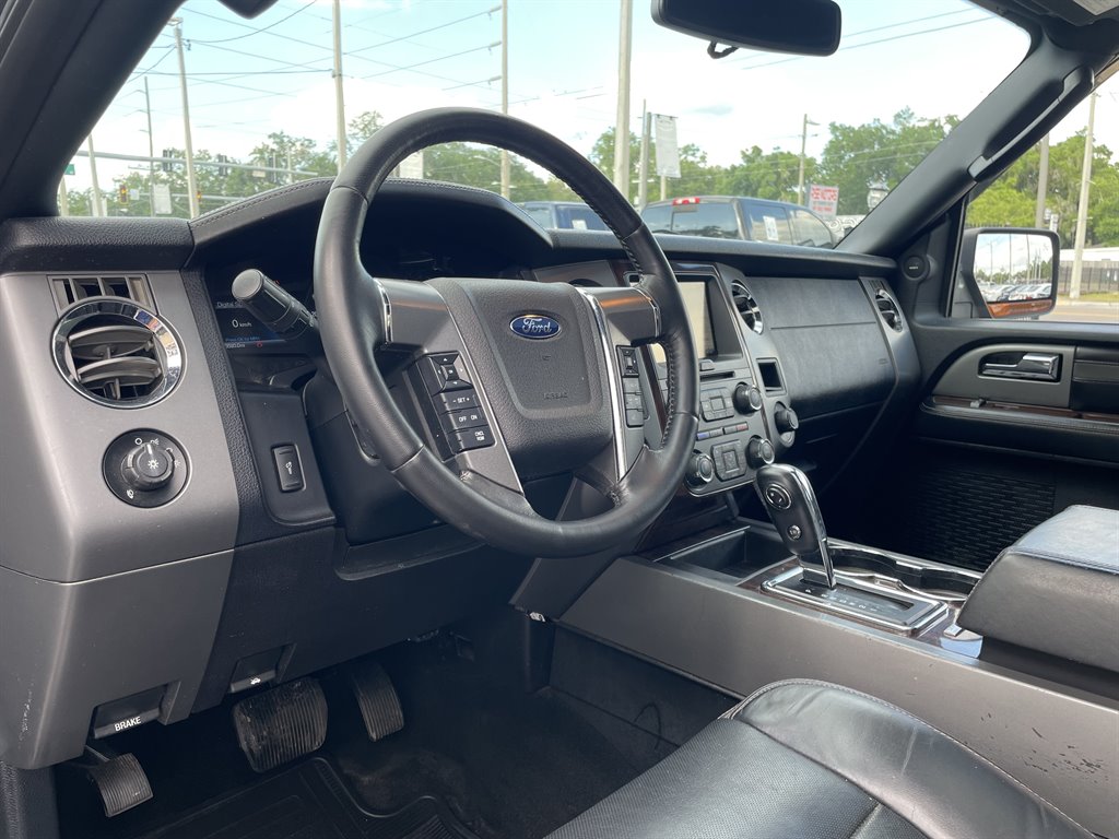 2015 Ford Expedition - $17,999