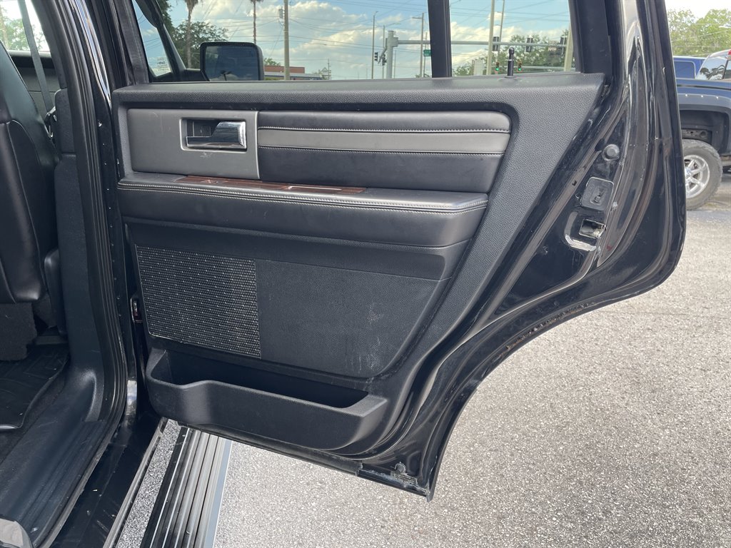 2015 Ford Expedition - $17,999