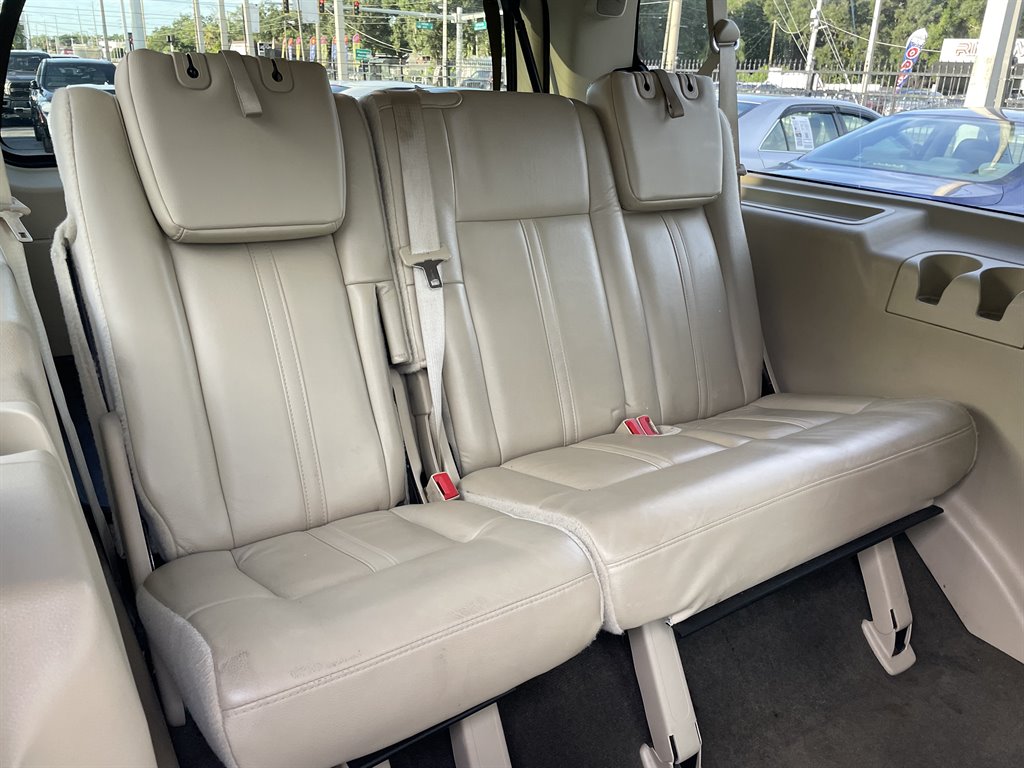 2016 Lincoln Navigator - $12,999