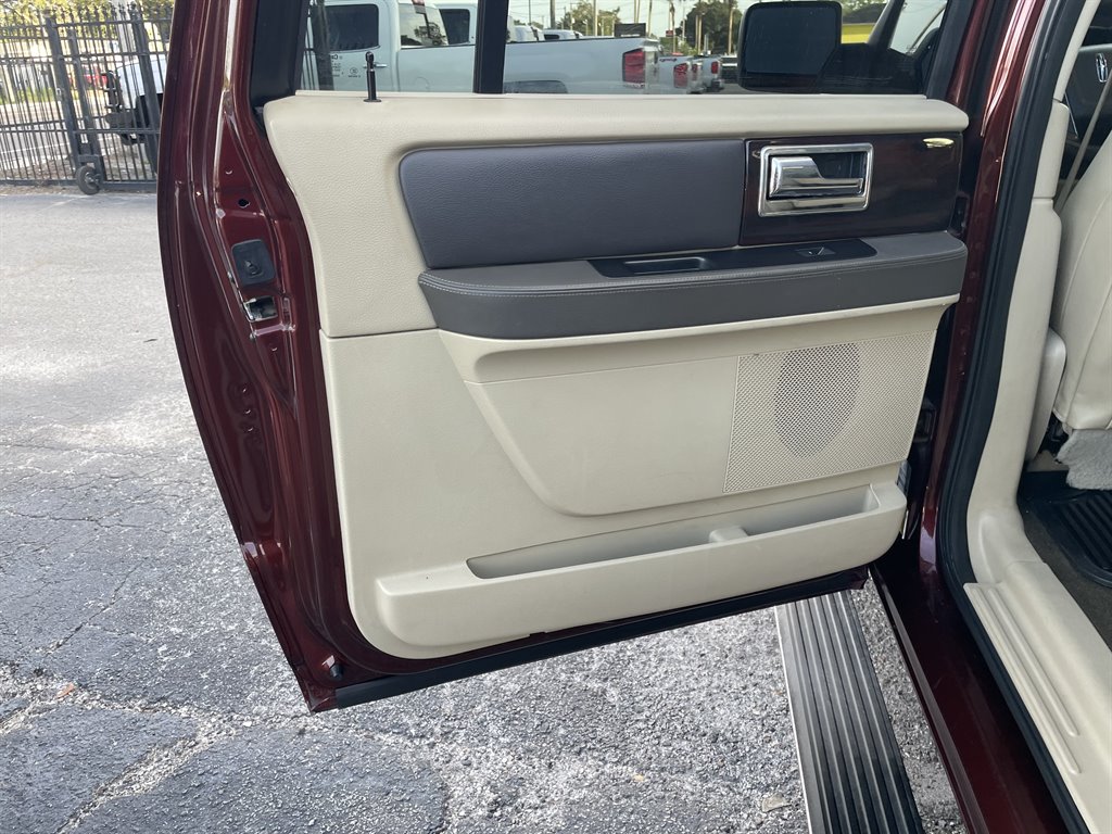 2016 Lincoln Navigator - $12,999