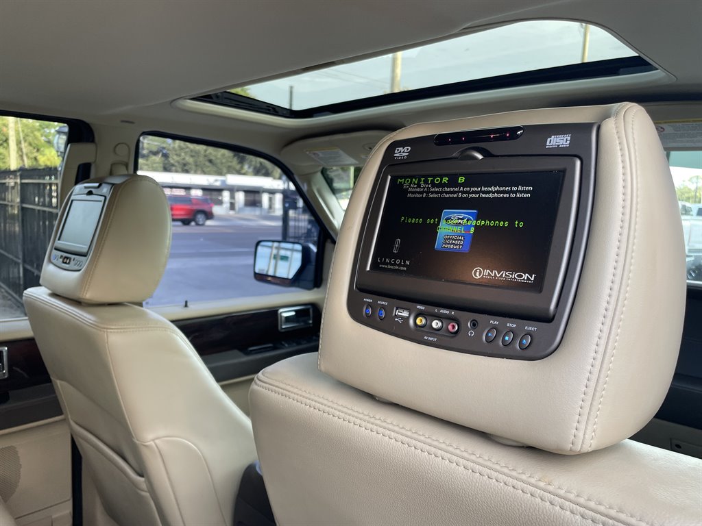 2016 Lincoln Navigator - $12,999