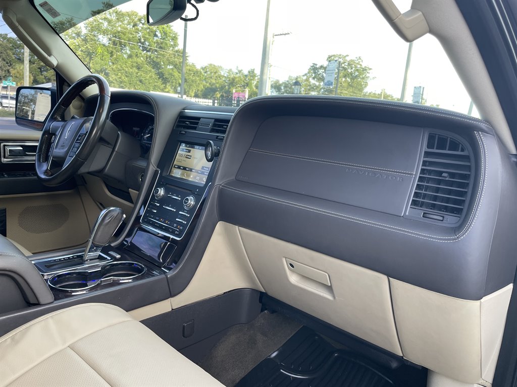 2016 Lincoln Navigator - $12,999